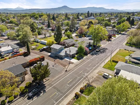 332 N 2nd St, Central Point, OR 97502 photo 36
