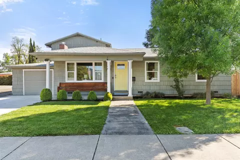332 N 2nd St, Central Point, OR 97502