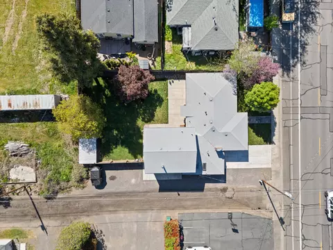 332 N 2nd St, Central Point, OR 97502 photo 37