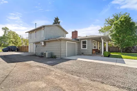 332 N 2nd St, Central Point, OR 97502 photo 45