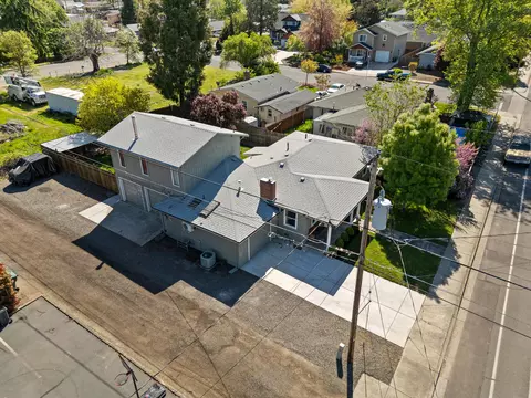 332 N 2nd St, Central Point, OR 97502 photo 25