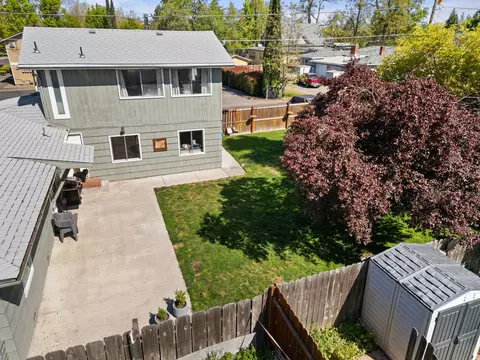 332 N 2nd St, Central Point, OR 97502 photo 42