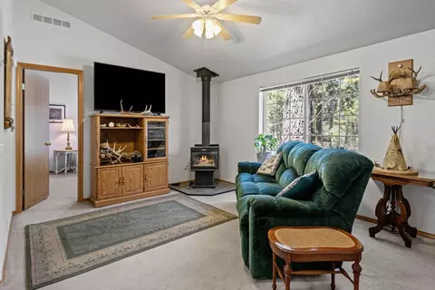 19175 Apache Rd, Bend, OR 97702 photo 2