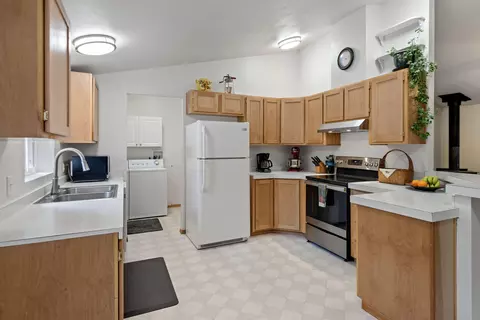 19175 Apache Rd, Bend, OR 97702 photo 3