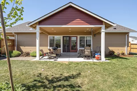 145 Suncrest Rd, Talent, OR 97540