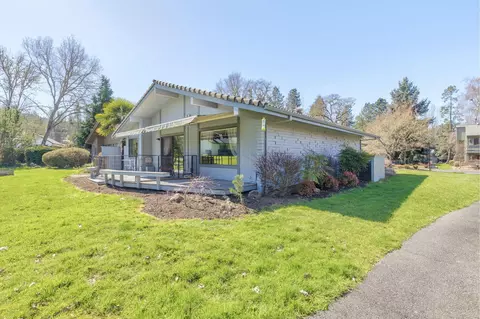 111 Black Oak St, Grants Pass, OR 97527
