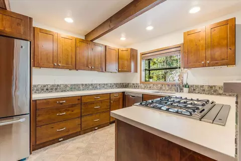 Kitchen - 57763 Yellow Rail Ln, Sunriver, OR 97707 photo 2 of 2