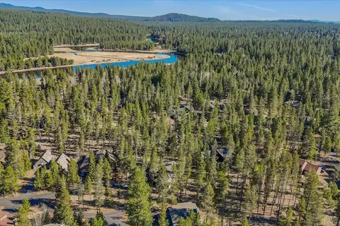 View/Area - 57763 Yellow Rail Ln, Sunriver, OR 97707 photo 3 of 4