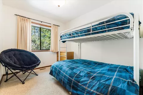 Bedroom - 57763 Yellow Rail Ln, Sunriver, OR 97707 photo 3 of 4