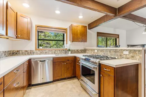 Kitchen - 57763 Yellow Rail Ln, Sunriver, OR 97707 photo 1 of 2