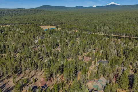 View/Area - 57763 Yellow Rail Ln, Sunriver, OR 97707 photo 4 of 4