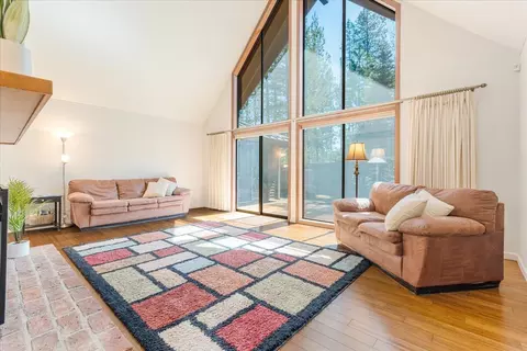 Living - 57763 Yellow Rail Ln, Sunriver, OR 97707 photo 1 of 2