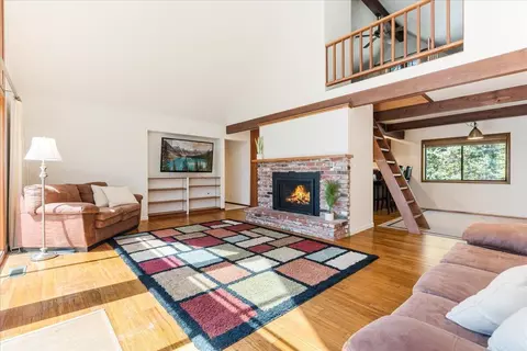 Living - 57763 Yellow Rail Ln, Sunriver, OR 97707 photo 2 of 2