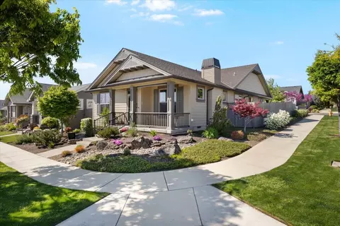 3871 Sunleaf Ave, Medford, OR 97504