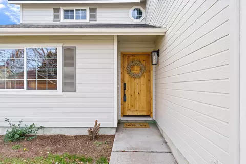 20749 Liberty Ln, Bend, OR 97701 photo 4