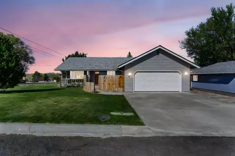 14 NE Hillcrest St, Madras, OR 97741