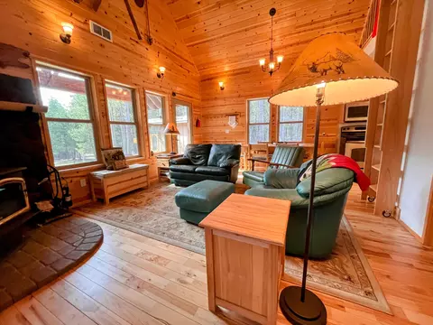 11762 Hemlock Creek Rd, Crescent Lake, OR 97733