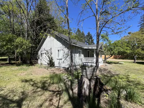 Exterior - 2100 Laurel Rd, Cave Junction, OR 97523 photo 5 of 7