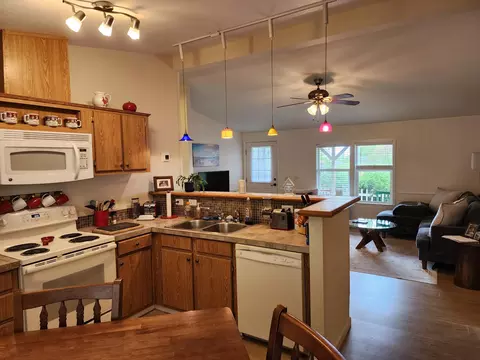 68 Bridgeport Dr, Eagle Point, OR 97524 photo 8