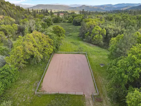 10115 Ramsey Rd, Gold Hill, OR 97525