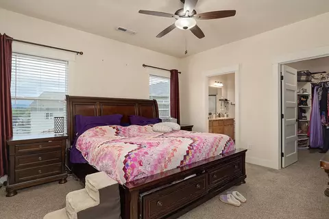 Bedroom - 569 N Heights Dr, Eagle Point, OR 97524 photo 1 of 2
