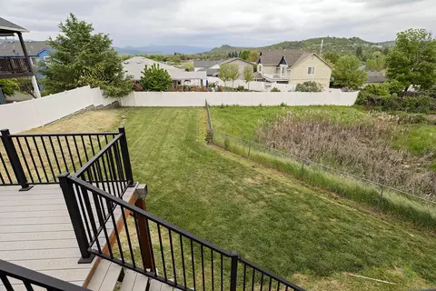 Exterior - 569 N Heights Dr, Eagle Point, OR 97524 photo 6 of 10