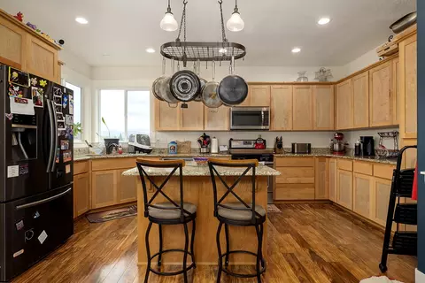 Kitchen - 569 N Heights Dr, Eagle Point, OR 97524 photo 1 of 1
