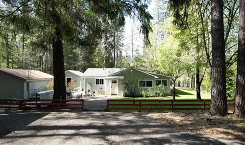 7458 Crowfoot Rd, Trail, OR 97541