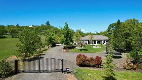 477 Dahlia Ter, Eagle Point, OR 97524