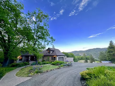 5631 Old Highway 99 S, Ashland, OR 97520