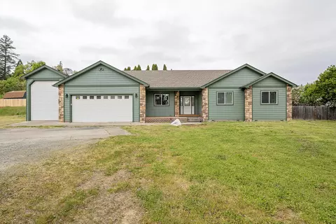 1634 NW F St, Grants Pass, OR 97526