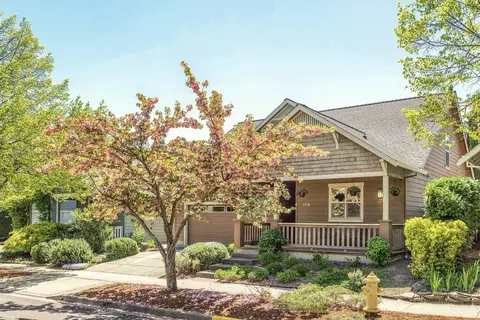 2718 Takelma Way, Ashland, OR 97520