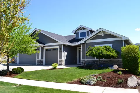1327 Utah Dr, Medford, OR 97504