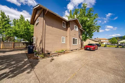 124 S 63rd St, Springfield, OR 97478 photo 5