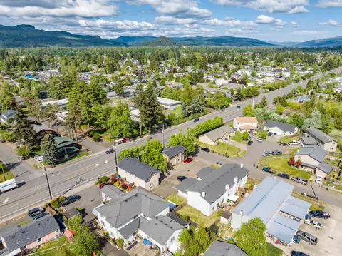 124 S 63rd St, Springfield, OR 97478 photo 3