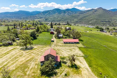 1249 N Valley View Rd, Ashland, OR 97520