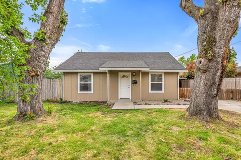 211 Elm St, Medford, OR 97501