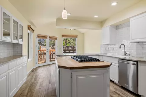 63045 Moonstone Ln, Bend, OR 97703 photo 9