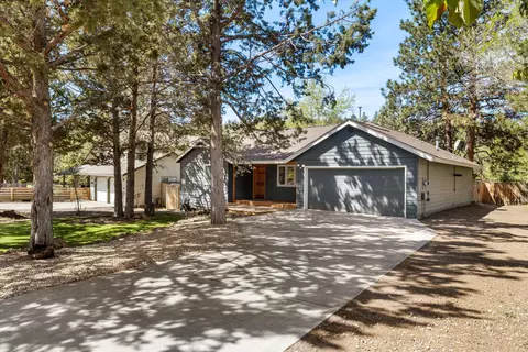 63045 Moonstone Ln, Bend, OR 97703 photo 3