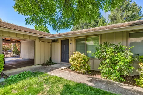 300 Shafer Ln #A4, Jacksonville, OR 97530