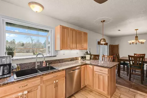 Kitchen - 149 Queens Branch Rd, Rogue River, OR 97537 photo 4 of 4