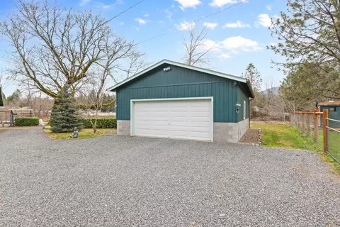 Exterior - 149 Queens Branch Rd, Rogue River, OR 97537 photo 10 of 15