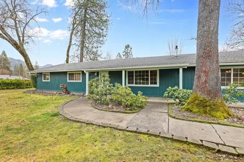 Exterior - 149 Queens Branch Rd, Rogue River, OR 97537 photo 11 of 15