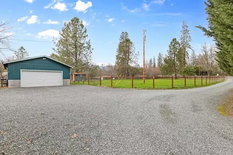Exterior - 149 Queens Branch Rd, Rogue River, OR 97537 photo 6 of 15