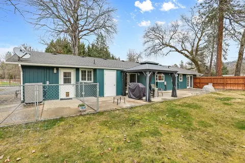 Exterior - 149 Queens Branch Rd, Rogue River, OR 97537 photo 1 of 15
