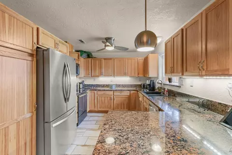 Kitchen - 149 Queens Branch Rd, Rogue River, OR 97537 photo 2 of 4