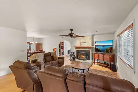 Living - 149 Queens Branch Rd, Rogue River, OR 97537 photo 1 of 2