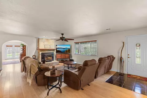 Living - 149 Queens Branch Rd, Rogue River, OR 97537 photo 2 of 2