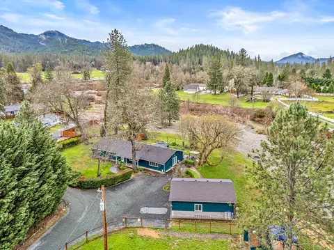 149 Queens Branch Rd, Rogue River, OR 97537