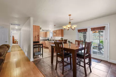 Entry Way - 149 Queens Branch Rd, Rogue River, OR 97537 photo 2 of 4